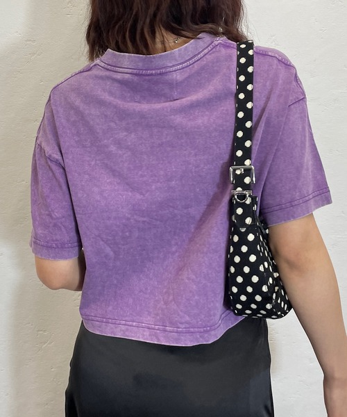 ROGER AND RAW(ロジャーアンドロウ)の「プレート付きピグメントクロップドTシャツ(Tシャツ/カットソー・レディース・ブラック/グレー/ベージュ/パープル・FREE)」の15枚目の写真