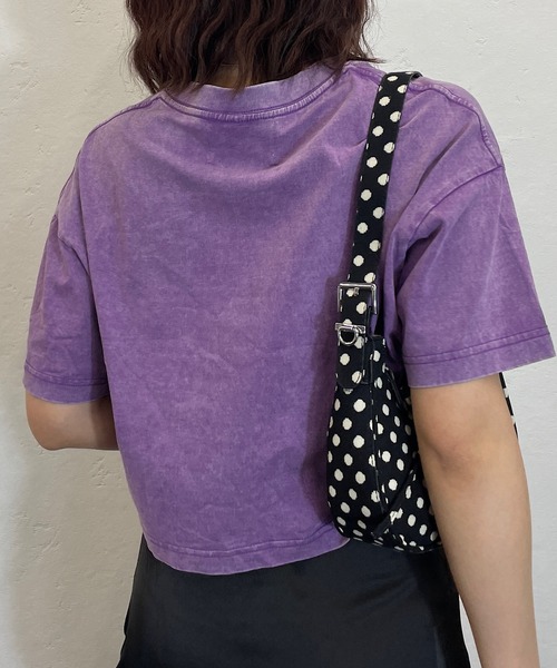 ROGER AND RAW(ロジャーアンドロウ)の「プレート付きピグメントクロップドTシャツ(Tシャツ/カットソー・レディース・ブラック/グレー/ベージュ/パープル・FREE)」の14枚目の写真
