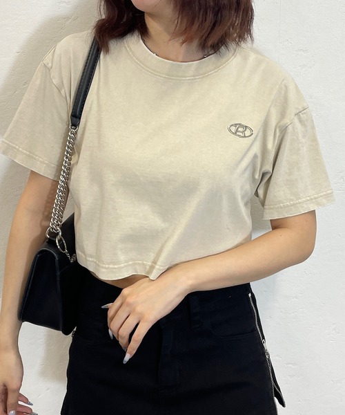 ROGER AND RAW(ロジャーアンドロウ)の「プレート付きピグメントクロップドTシャツ(Tシャツ/カットソー・レディース・ブラック/グレー/ベージュ/パープル・FREE)」の11枚目の写真