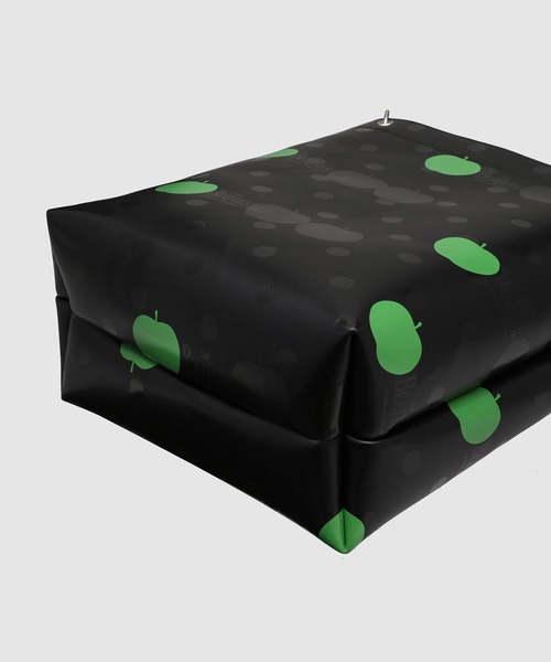 THE BEATLES COMME des GARCONS（ザ ビートルズ コムデギャルソン）の「THE BEATLES CdG TOTE BAG APPLE PRINTED（トートバッグ・メンズ・ブラック・ONE SIZE）」の9枚目の写真