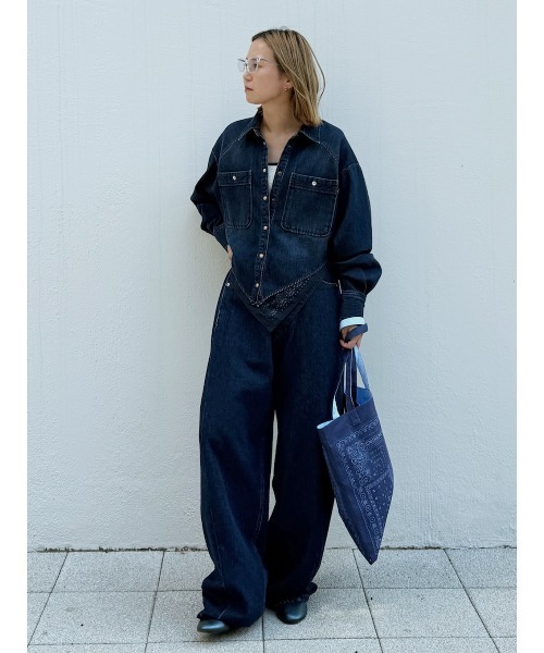 ELCHELE(エルチェレ)の「EDGE DENIM SHIRT(シャツ/ブラウス・レディース・インディゴブルー・FREE)」の9枚目の写真
