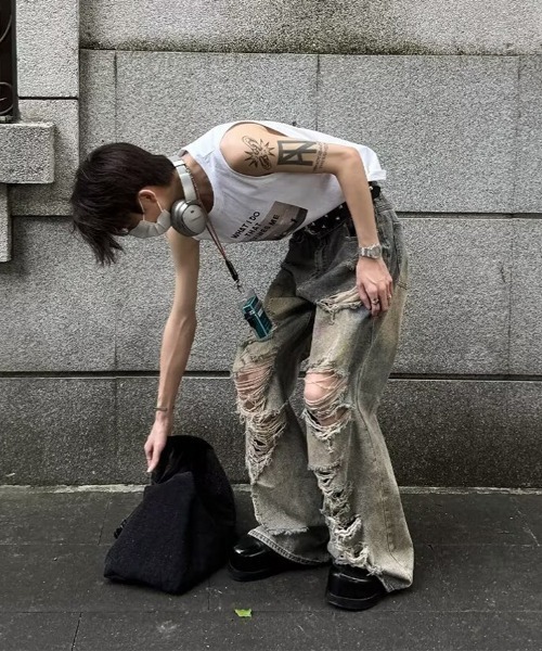 Ressaca(レサーカ)の「ダメージ加工ワイドデニムパンツ(デニムパンツ・メンズ・インディゴブルー・L/XL/M)」の4枚目の写真