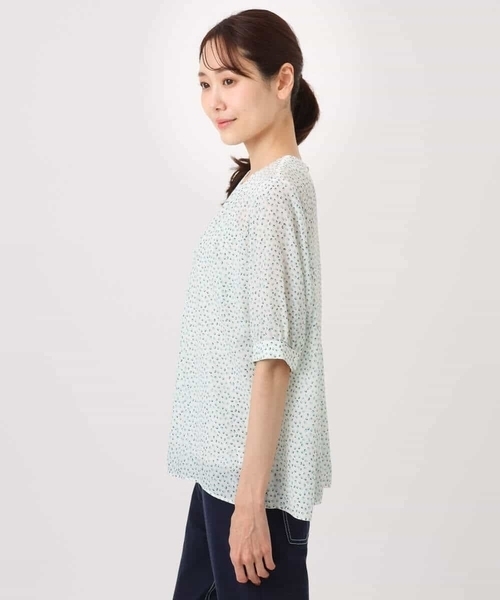 MK MICHEL KLEIN（エムケーミッシェルクラン）の「フラワーモチーフプリントブラウス/接触冷感/UVカット/洗える（シャツ/ブラウス・レディース・ネイビー/アイボリー・38）」の16枚目の写真