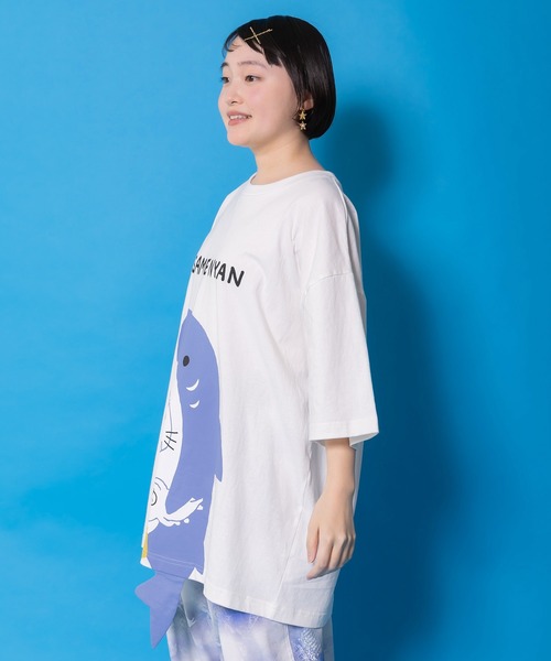 ScoLar Parity（スカラーパリティ）の「361120：しっぽ飛び出しサメニャン柄Tシャツ（Tシャツ/カットソー・レディース・イエロー/ブラック/オフホワイト・S/M）」の5枚目の写真
