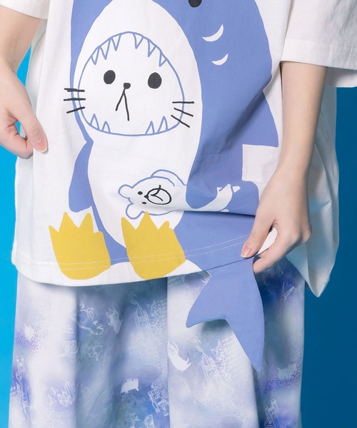 ScoLar Parity（スカラーパリティ）の「361120：しっぽ飛び出しサメニャン柄Tシャツ（Tシャツ/カットソー・レディース・イエロー/ブラック/オフホワイト・S/M）」の10枚目の写真