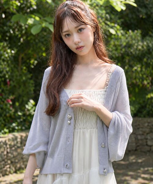 MAJESTIC LEGON(マジェスティックレゴン)の「ビジューボタンUVカットカーデ(カーディガン/ボレロ・レディース・アイボリー/ブラック/ブルー/ピンク/イエロー・MEDIUM)」の3枚目の写真