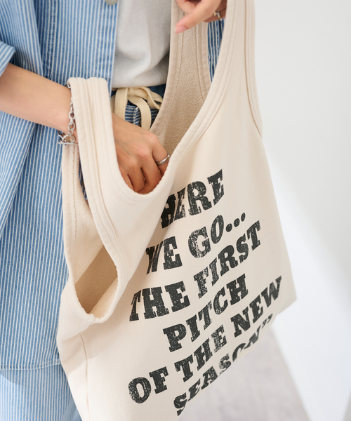 FRAMeWORK(フレームワーク)の「St johnd 3rd club 別注PEANUTS SWEAT バッグ(トートバッグ・レディース・イエロー/ベージュ/サックスブルー・FREE)」の1枚目の写真