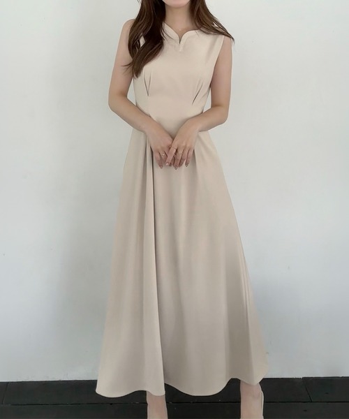 junoah(ジュノア)の「キーネックノースリーブワンピース(ワンピース・レディース・モカ/アイボリー/ブラック・SMALL/MEDIUM/LARGE)」の1枚目の写真