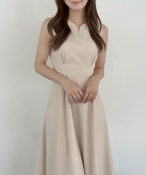 junoah(ジュノア)の「キーネックノースリーブワンピース(ワンピース・レディース・モカ/アイボリー/ブラック・SMALL/MEDIUM/LARGE)」の5枚目の写真