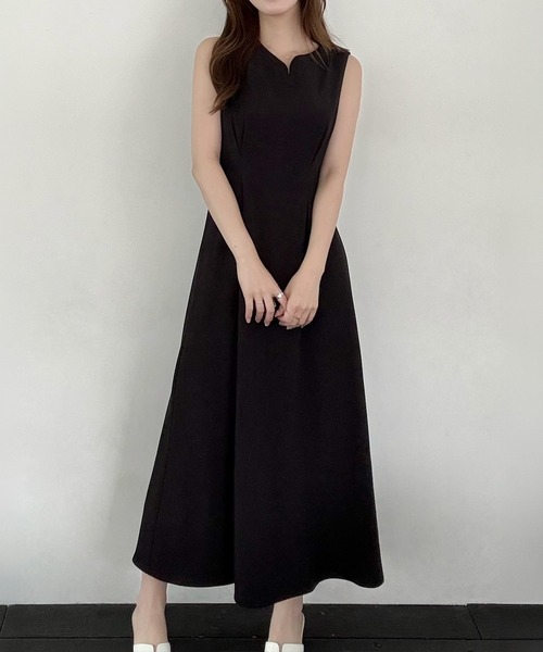 junoah(ジュノア)の「キーネックノースリーブワンピース(ワンピース・レディース・モカ/アイボリー/ブラック・SMALL/MEDIUM/LARGE)」の7枚目の写真