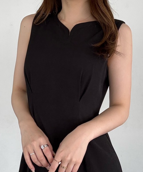 junoah(ジュノア)の「キーネックノースリーブワンピース(ワンピース・レディース・モカ/アイボリー/ブラック・SMALL/MEDIUM/LARGE)」の8枚目の写真