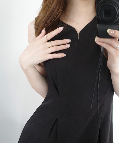 junoah(ジュノア)の「キーネックノースリーブワンピース(ワンピース・レディース・モカ/アイボリー/ブラック・SMALL/MEDIUM/LARGE)」の9枚目の写真