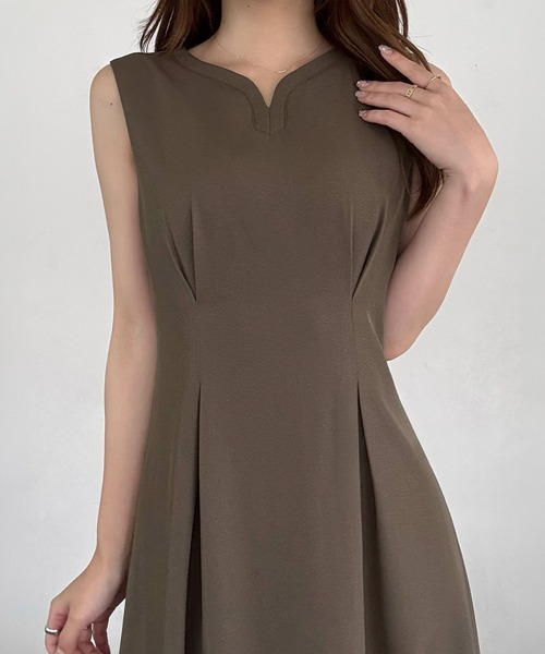 junoah(ジュノア)の「キーネックノースリーブワンピース(ワンピース・レディース・モカ/アイボリー/ブラック・SMALL/MEDIUM/LARGE)」の12枚目の写真