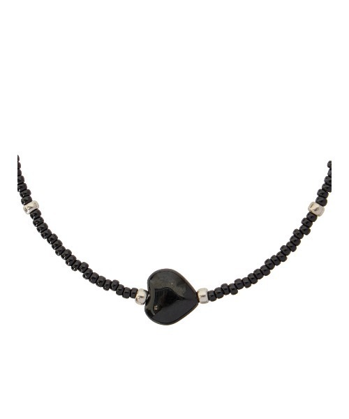 Ameri(アメリ)の「HEART CHARM SHORT NECKLACE(ネックレス・レディース・レッド/ブラック・FREE)」の4枚目の写真