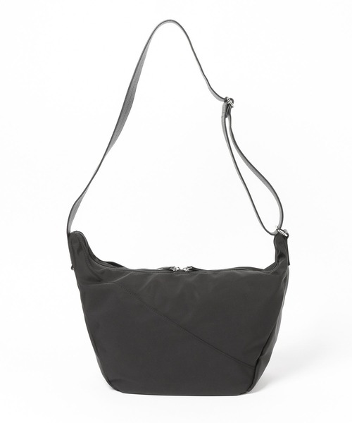 LAKOLE（ラコレ）の「スラッシュZIPコンビショルダーバッグ / 665330（ショルダーバッグ・メンズ・ブラック/チャコール・FREE）」の12枚目の写真