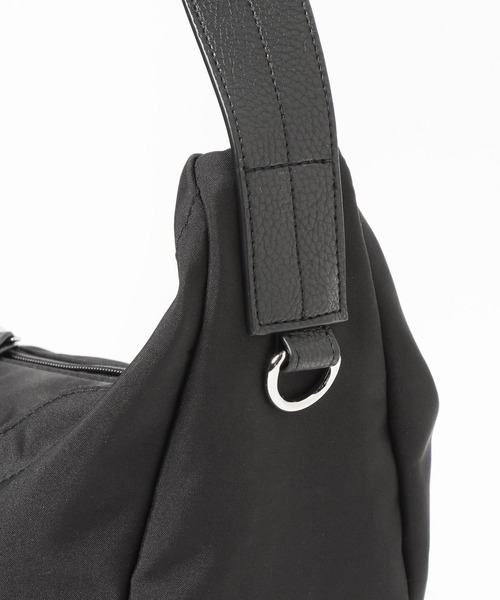 LAKOLE（ラコレ）の「スラッシュZIPコンビショルダーバッグ / 665330（ショルダーバッグ・メンズ・ブラック/チャコール・FREE）」の16枚目の写真