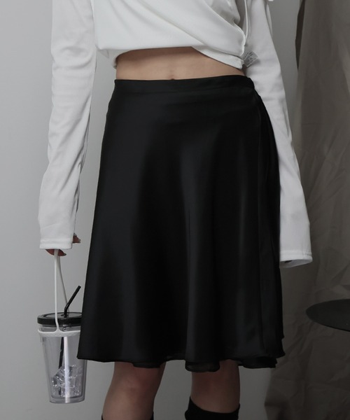 Ulysses(ユリシス)の「レイヤードデザインサテンミディスカート(スカート・レディース・ホワイト/ブラック・L/M)」の3枚目の写真