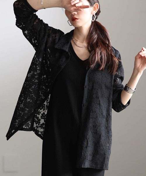 Sawa a la mode(サワアラモード)の「大人の花柄総レース開襟シャツ(シャツ/ブラウス・レディース・アイボリー/ブラック・FREE)」の2枚目の写真