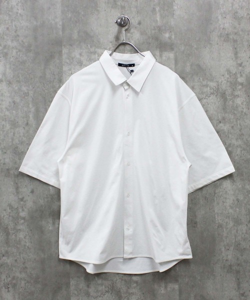 SHISKY(シスキー)の「マルチファンクション 無地 オーバーサイズ 半袖シャツ(826-105)(シャツ/ブラウス・メンズ・ブラック/カーキ/チャコール/ベージュ/オフホワイト・M/L/XL)」の1枚目の写真