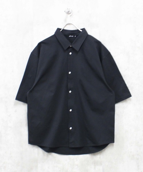 SHISKY(シスキー)の「マルチファンクション 無地 オーバーサイズ 半袖シャツ(826-105)(シャツ/ブラウス・メンズ・ブラック/カーキ/チャコール/ベージュ/オフホワイト・M/L/XL)」の2枚目の写真