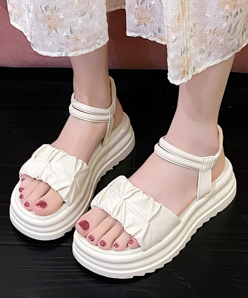 Lace Ladies(レースレディース)の「くしゅ ストラップ 厚底 コンフォート サンダル(サンダル・レディース・アイボリー/ベージュ・23.5cm/23cm/22.5cm/24.5cm/24cm/25cm)」の2枚目の写真