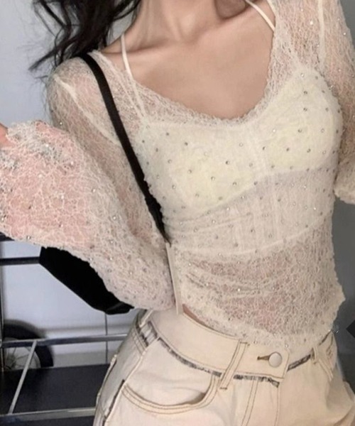 MEMECLE(メメクル)の「【 MEMECLE / メメクル 】Vネック スタッズ付きシアーレーストップス(Tシャツ/カットソー・レディース・ホワイト・SMALL/MEDIUM)」の4枚目の写真