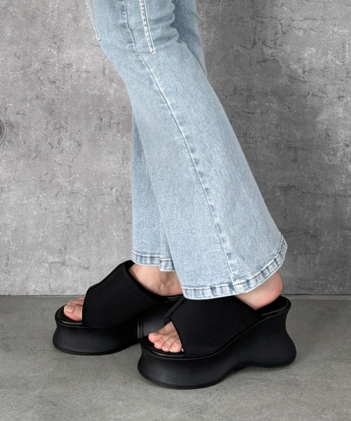 WEGO(ウィゴー)の「WEGO/【26年春夏新作】パテッド厚底サンダル(サンダル・レディース・ブラック・SMALL/LARGE/MEDIUM)」の3枚目の写真