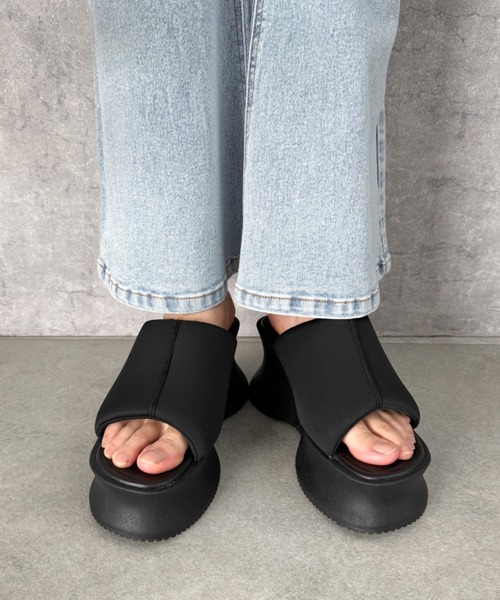 WEGO(ウィゴー)の「WEGO/【26年春夏新作】パテッド厚底サンダル(サンダル・レディース・ブラック・SMALL/LARGE/MEDIUM)」の4枚目の写真