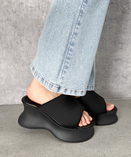 WEGO(ウィゴー)の「WEGO/【26年春夏新作】パテッド厚底サンダル(サンダル・レディース・ブラック・SMALL/LARGE/MEDIUM)」の5枚目の写真