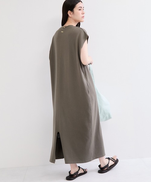 le cercle ADAM ET ROPE'(ルセルクルアダムエロペ)の「ノースリーブカットワンピース(ワンピース・レディース・ベージュ/ブラック/カーキ・FREE)」の3枚目の写真