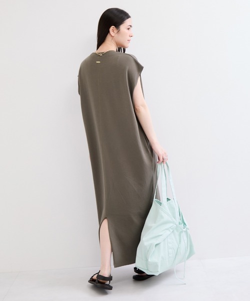 le cercle ADAM ET ROPE'(ルセルクルアダムエロペ)の「ノースリーブカットワンピース(ワンピース・レディース・ベージュ/ブラック/カーキ・FREE)」の8枚目の写真