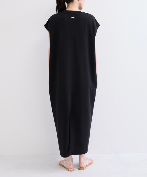 le cercle ADAM ET ROPE'(ルセルクルアダムエロペ)の「ノースリーブカットワンピース(ワンピース・レディース・ベージュ/ブラック/カーキ・FREE)」の13枚目の写真
