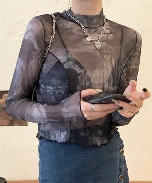 VIBGYOR(ヴィブジョー)の「【EIZZ/アイズ】タイダイ柄 シアー クロップド トップス / シアーロングスリーブT(Tシャツ/カットソー・レディース・ブラック/グレー/ブルー・FREE)」の3枚目の写真