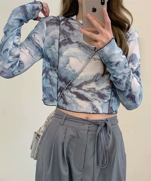 VIBGYOR(ヴィブジョー)の「【EIZZ/アイズ】タイダイ柄 シアー クロップド トップス / シアーロングスリーブT(Tシャツ/カットソー・レディース・ブラック/グレー/ブルー・FREE)」の6枚目の写真