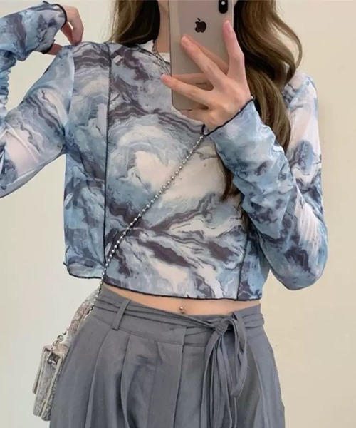 VIBGYOR(ヴィブジョー)の「【EIZZ/アイズ】タイダイ柄 シアー クロップド トップス / シアーロングスリーブT(Tシャツ/カットソー・レディース・ブラック/グレー/ブルー・FREE)」の8枚目の写真