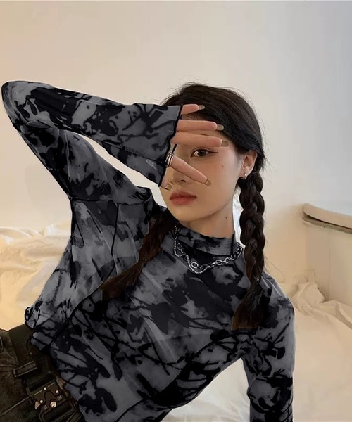 VIBGYOR(ヴィブジョー)の「【EIZZ/アイズ】タイダイ柄 シアー クロップド トップス / シアーロングスリーブT(Tシャツ/カットソー・レディース・ブラック/グレー/ブルー・FREE)」の10枚目の写真