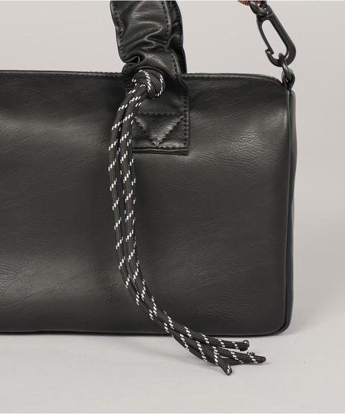 MAISON SPECIAL(メゾンスペシャル)の「《UNISEX》【THEATRE PRODUCTS】Collaboration Multiway Vegan Leather Baguette Bag/シアタープロダクツコラボレーションマルチウェイヴィーガンレザーバゲットバッグ【MAISON SPECIAL/メゾンスペシャル】(ショルダーバッグ・メンズ・ブラウン/ブラック・FREE)」の11枚目の写真