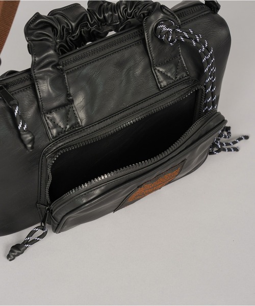 MAISON SPECIAL(メゾンスペシャル)の「《UNISEX》【THEATRE PRODUCTS】Collaboration Multiway Vegan Leather Baguette Bag/シアタープロダクツコラボレーションマルチウェイヴィーガンレザーバゲットバッグ【MAISON SPECIAL/メゾンスペシャル】(ショルダーバッグ・メンズ・ブラウン/ブラック・FREE)」の7枚目の写真