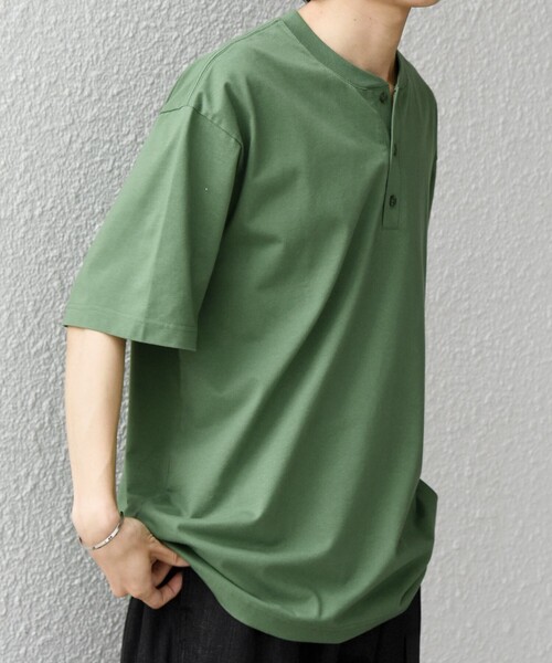 SHIPS any(シップス エニィ)の「SHIPS any:〈接触冷感/吸水速乾/UVカット/遮熱〉Raylock ヘンリーネック Tシャツ◇(Tシャツ/カットソー・メンズ・チャコールグレー/グリーン/レッド/ネイビー/マスタード・MEDIUM/LARGE)」の7枚目の写真