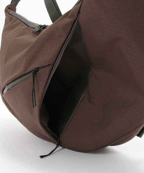 SEALSON(シールソン)の「SEALSON / シールソン M3 CROSSBODY BAG BROWN(ショルダーバッグ・メンズ・ブラウン・FREE)」の2枚目の写真