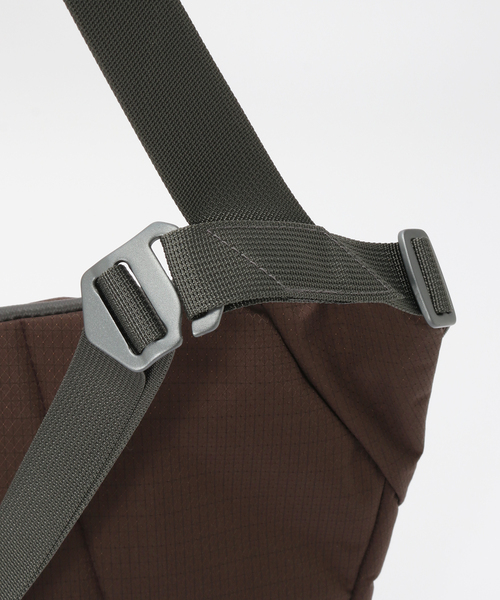 SEALSON(シールソン)の「SEALSON / シールソン M3 CROSSBODY BAG BROWN(ショルダーバッグ・メンズ・ブラウン・FREE)」の4枚目の写真