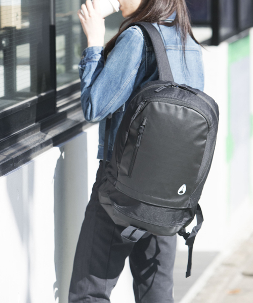 NIXON(ニクソン)の「THE RIDGE BACKPACK(バックパック/リュック・メンズ・グレー/ブラック/パープル/グレー系その他/ブルー系その他/オリーブ/ブルー系その他2/その他/その他2/ネイビー/その他3・FREE)」の2枚目の写真