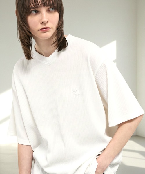 Alfred Alex（アルフレッドアレックス）の「【Alfred Alex】Refined Rib Regular Fit Tee / テレコリブ レギュラーフィットTシャツ（Tシャツ/カットソー・メンズ・チャコール/ホワイト系/オフホワイト/カーキブラウン/ブラック/ブラック系・L/M）」の3枚目の写真