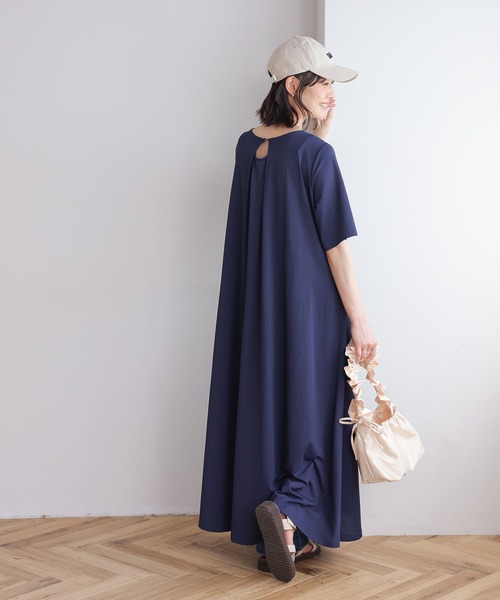 n'OrLABEL（ノアールレーベル）の「【汗じみ防止・吸水速乾・UVカット・遮熱効果】多機能バックデザインワンピース（ワンピース・レディース・グリーン/チャコール/ネイビー・1/2）」の16枚目の写真