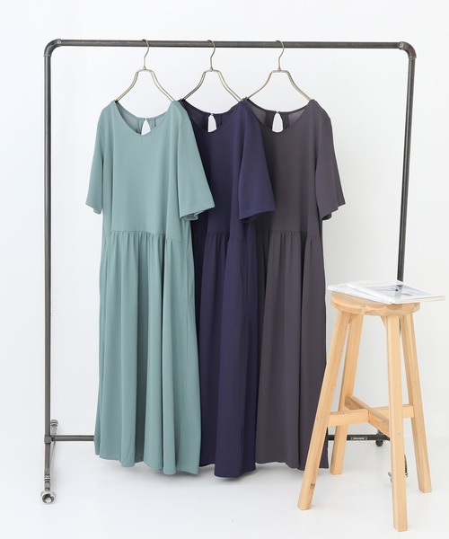 n'OrLABEL（ノアールレーベル）の「【汗じみ防止・吸水速乾・UVカット・遮熱効果】多機能バックデザインワンピース（ワンピース・レディース・グリーン/チャコール/ネイビー・1/2）」の4枚目の写真