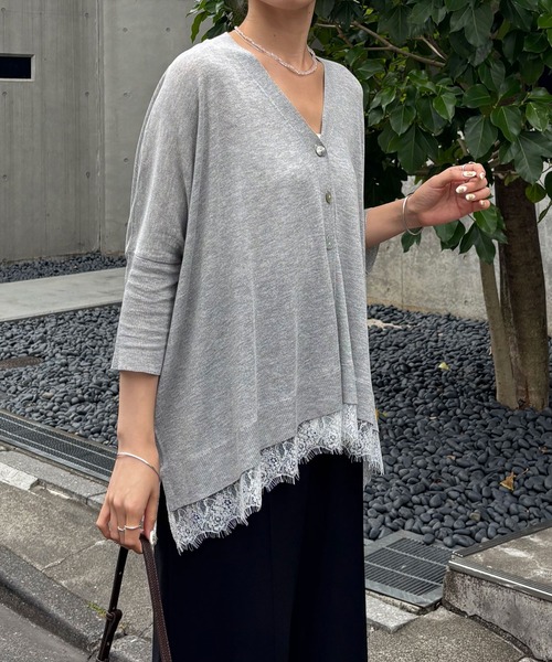 COLLAGE GALLARDAGALANTE(コラージュガリャルダガランテ)の「日焼け・冷房対策/1枚着でも羽織りでもオシャレに決まる/サラサラ裾レースドッキングシアーカーディガン/ZOZO限定(カーディガン/ボレロ・レディース・グレー/ブラック/ブラウン/オフホワイト・FREE)」の9枚目の写真