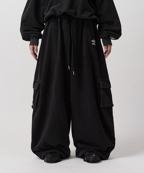 UMBRO(アンブロ)の「【UMBRO for Lui's】BALLOON CURVE CARGO SWEAT PANTS / バルーンカーブカーゴスウェットパンツ(スウェットパンツ・メンズ・ブラック/アイボリー・S/M)」の7枚目の写真