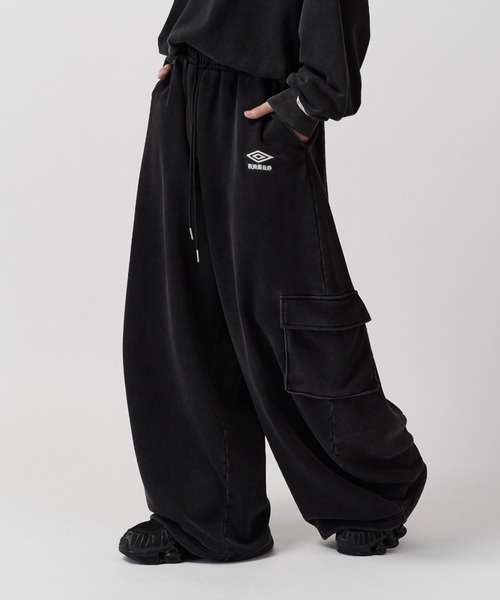 UMBRO(アンブロ)の「【UMBRO for Lui's】BALLOON CURVE CARGO SWEAT PANTS / バルーンカーブカーゴスウェットパンツ(スウェットパンツ・メンズ・ブラック/アイボリー・S/M)」の5枚目の写真