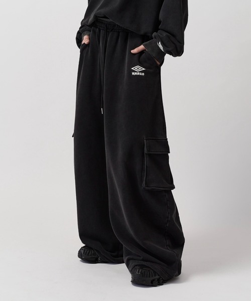 UMBRO(アンブロ)の「【UMBRO for Lui's】BALLOON CURVE CARGO SWEAT PANTS / バルーンカーブカーゴスウェットパンツ(スウェットパンツ・メンズ・ブラック/アイボリー・S/M)」の6枚目の写真