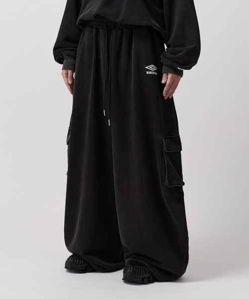 UMBRO(アンブロ)の「【UMBRO for Lui's】BALLOON CURVE CARGO SWEAT PANTS / バルーンカーブカーゴスウェットパンツ(スウェットパンツ・メンズ・ブラック/アイボリー・S/M)」の8枚目の写真